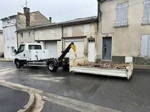 Loc benne 16 - Entreprise Location Mise à Disposition de Bennes Débarras Maison Cave Grenier Charente Soyaux